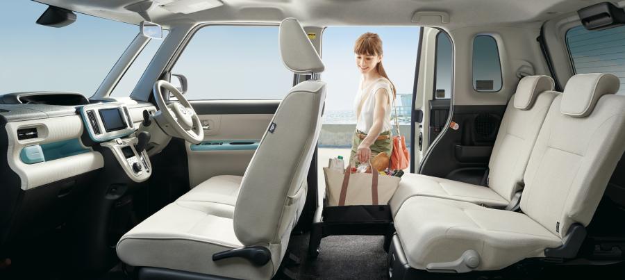 Интерьер Daihatsu Move Canbus 2016 года  (фото 8 из 11)
